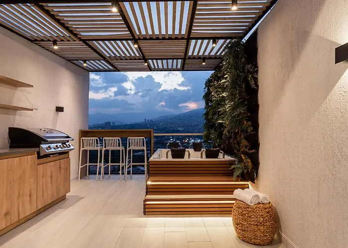 Jacuzzi Privado, Casa De Lujo Norte Medellin